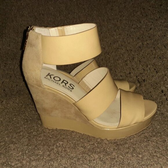 MICHAEL KORS Platform Wedge Sandal Beige Tan Patent Leather-Sz 8.5-Near Mint - Picture 4 of 7